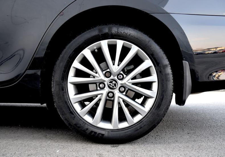 Toyota 2.5 AT (181 л. с.) Люкс Автомобили с пробегом Шымкент  