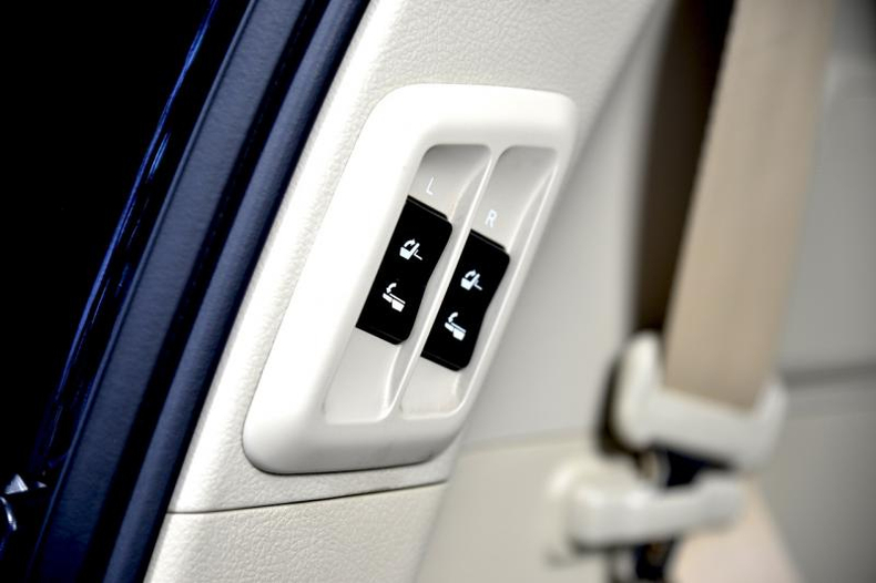 Toyota Land Cruiser Prado 4.0 AT (249 л.с.) 4WD Люкс Safety (7 мест) Автомобили с пробегом Шымкент  