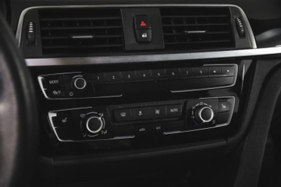BMW 3 серия 320i AT (184 л. с.)