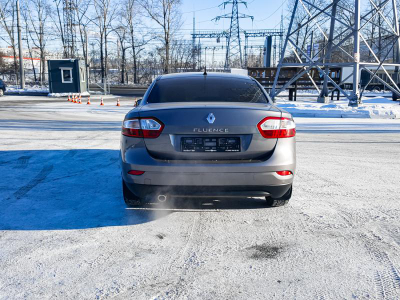 Renault Fluence 1.6 MT (110 л. с.)