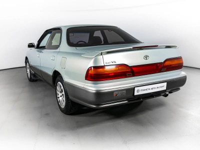 Toyota Vista 2.0 AT (140 л.с.)