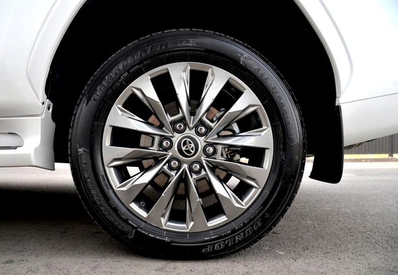 Toyota Land Cruiser 300 3.5 AT 4WD (415 л.с.) Премиум Автомобили с пробегом Шымкент  