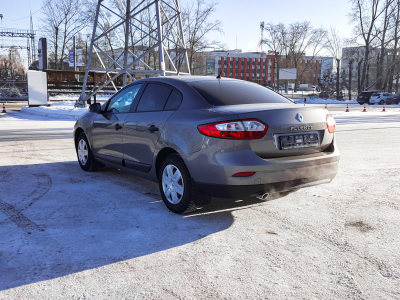 Renault Fluence 1.6 MT (110 л. с.)