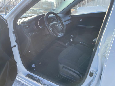 Kia Rio 1.6 MT (123 л. с.)