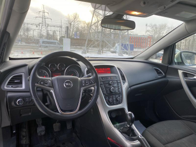 Opel Astra 1.4 Turbo MT (140 л. с.)