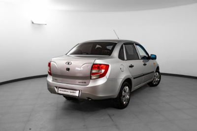 LADA Granta седан 1.6 MT 8кл (87 л. с.)