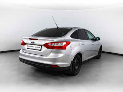 Ford Focus 1.6 MT (105 л. с.)