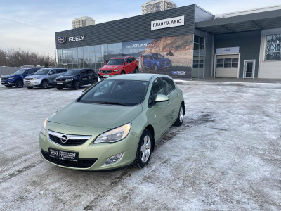 Opel Astra 1.4 Turbo MT (140 л. с.)