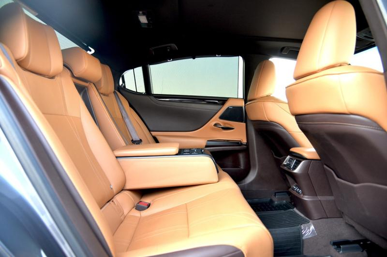 Lexus ES 2.5 AT FWD (200 л.с.) 250 Premium 28 Автомобили с пробегом Шымкент  