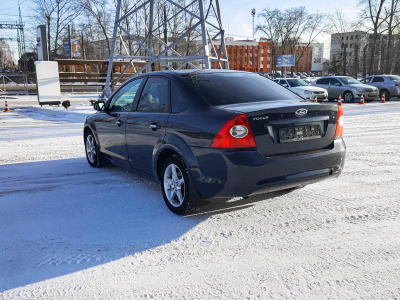 Ford Focus 1.6 MT (100 л. с.)