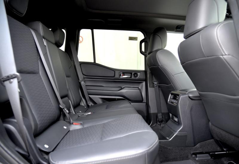 Toyota Land Cruiser Prado 2.4 AT 4WD (281 л.с.) Люкс+ 7 мест Автомобили с пробегом Шымкент  