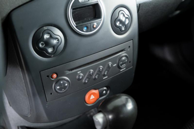 Renault Clio 1.6 AT (111 л. с.)
