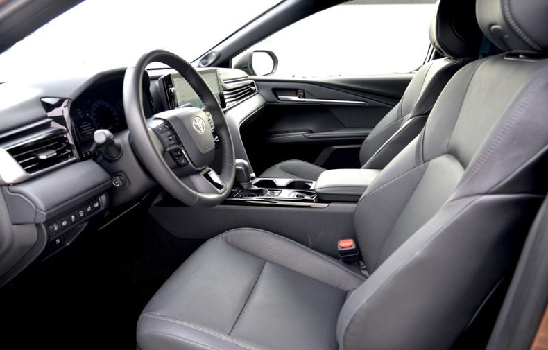 Toyota Camry 2.5 8AT FWD (204 л.с.) Люкс Автомобили с пробегом Шымкент  