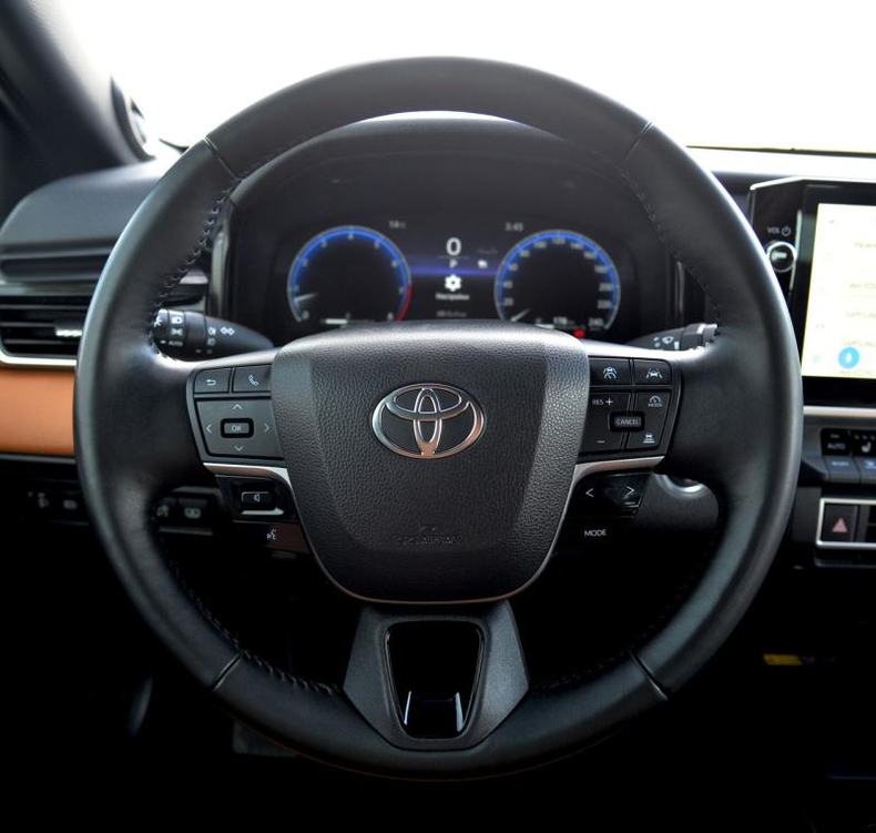 Toyota Camry 2.5 8AT FWD (204 л.с.) Люкс Автомобили с пробегом Шымкент  