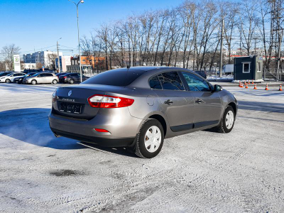 Renault Fluence 1.6 MT (110 л. с.)