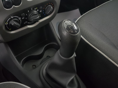 Renault Logan 1.6 MT (84 л. с.)