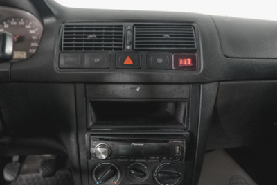Volkswagen Golf 1.4 MT (75 л. с.)