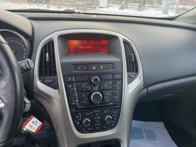 Opel Astra 1.4 Turbo MT (140 л. с.)