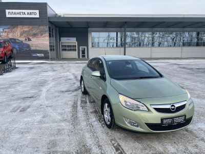 Opel Astra 1.4 Turbo MT (140 л. с.)
