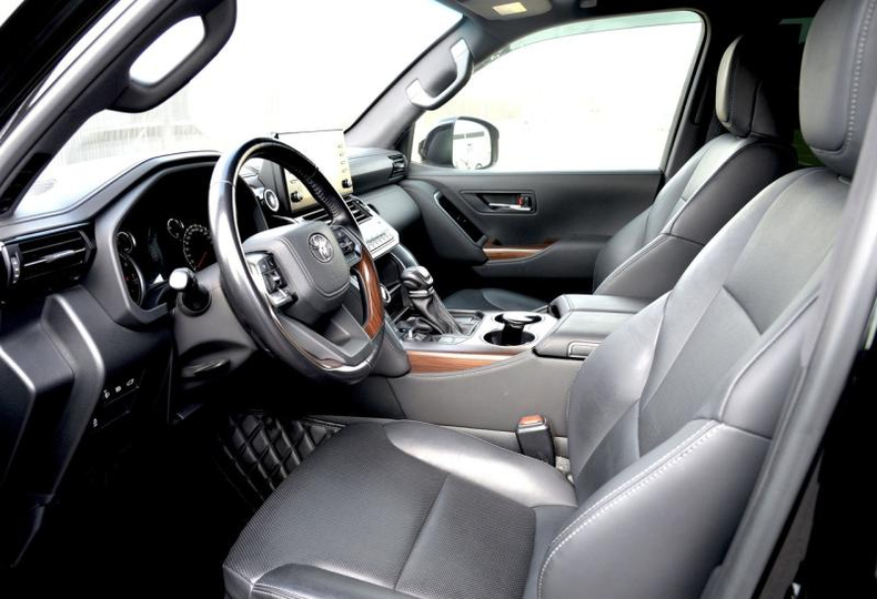 Toyota Land Cruiser 300 4.0 AT 4WD (275 л.с.) Люкс Автомобили с пробегом Шымкент  