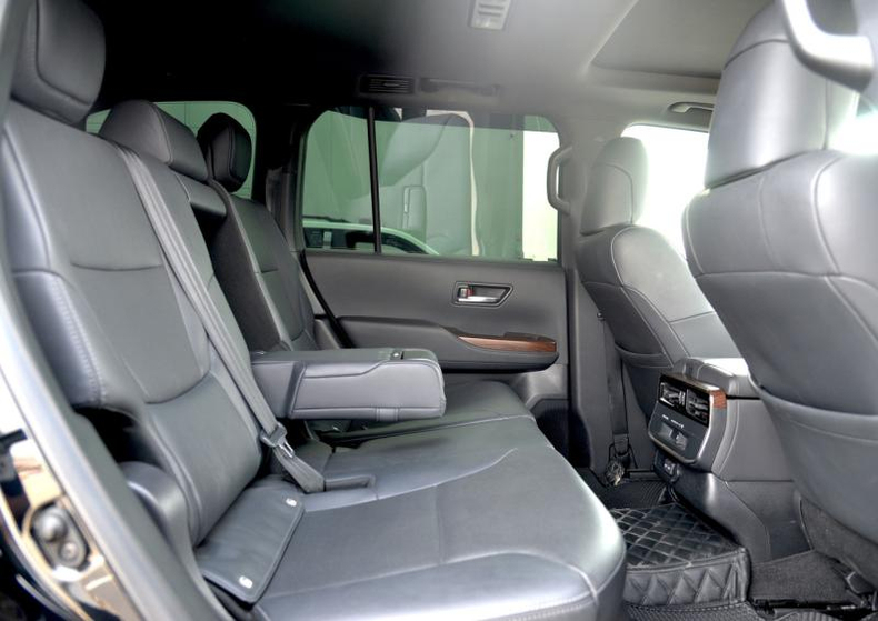 Toyota Land Cruiser 300 4.0 AT 4WD (275 л.с.) Люкс Автомобили с пробегом Шымкент  