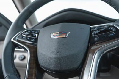 Cadillac Escalade 6.2 AT (426 л.с.) 4WD Luxury