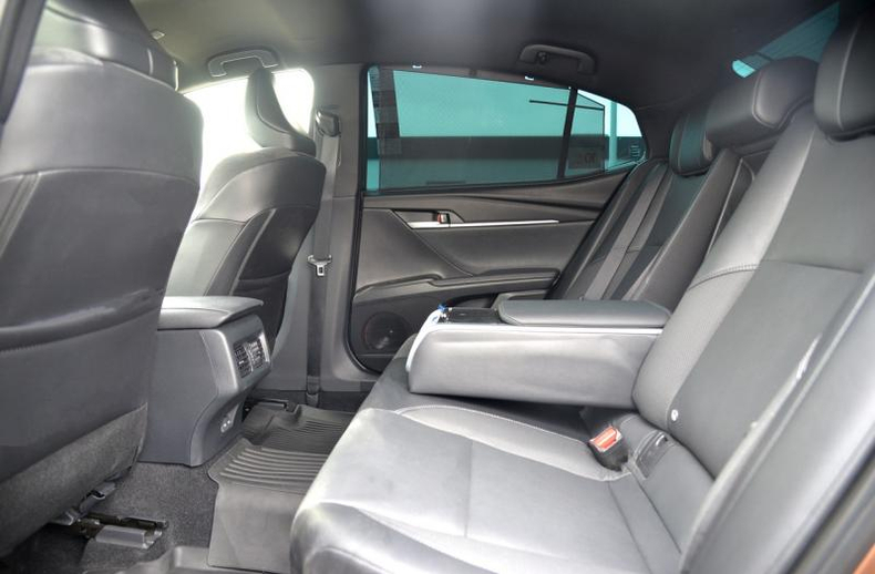 Toyota Camry 2.5 8AT FWD (204 л.с.) Люкс Автомобили с пробегом Шымкент  