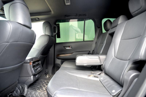 Toyota Land Cruiser 300 4.0 AT 4WD (275 л.с.) Люкс Автомобили с пробегом Шымкент  