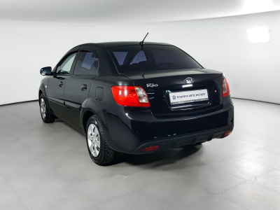 Kia Rio 1.4 MT (97 л. с.)