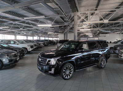 Cadillac Escalade 6.2 AT (426 л.с.) 4WD Luxury