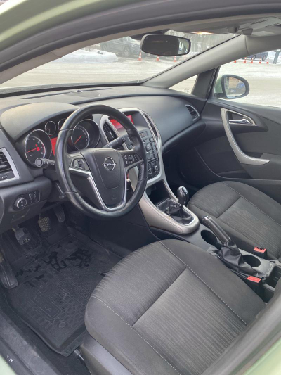 Opel Astra 1.4 Turbo MT (140 л. с.)