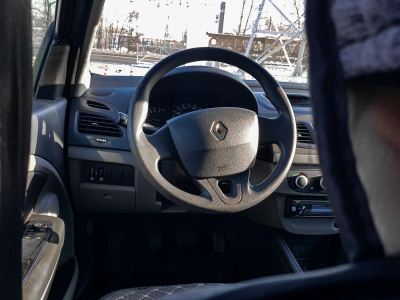 Renault Fluence 1.6 MT (110 л. с.)