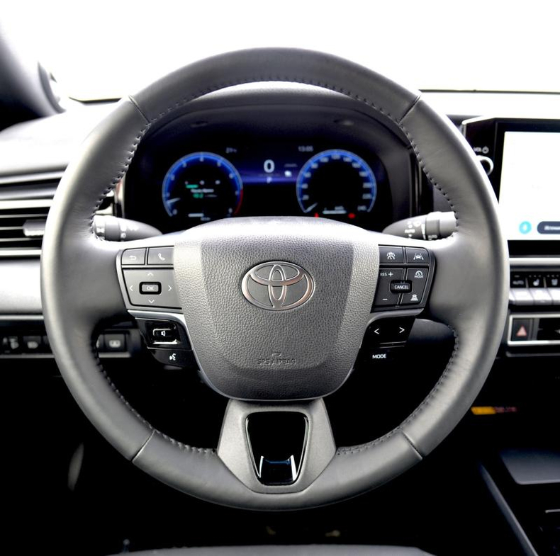 Toyota Camry 2.5 8AT FWD (204 л.с.) Люкс Автомобили с пробегом Шымкент  