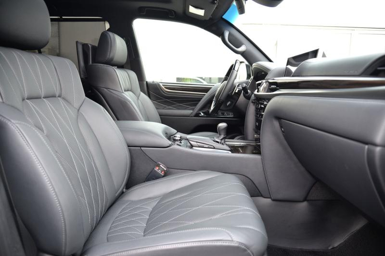 Lexus LX 5.7 AT 4WD (383 л.с.) 570 Black Vision II 5 м QB Автомобили с пробегом Шымкент  