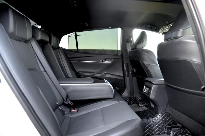 Toyota 2.5h eCVT FWD (230 л.с.) Люкс Автомобили с пробегом Шымкент  