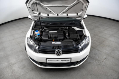 Volkswagen Golf 1.6 MT (102 л. с.)