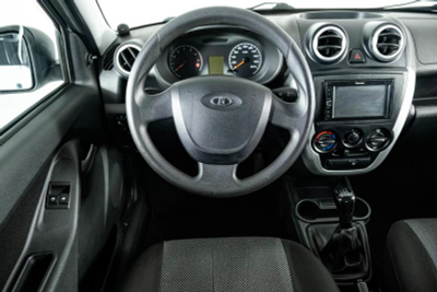 LADA Granta лифтбек 1.6 16кл MT (106 л. с.)