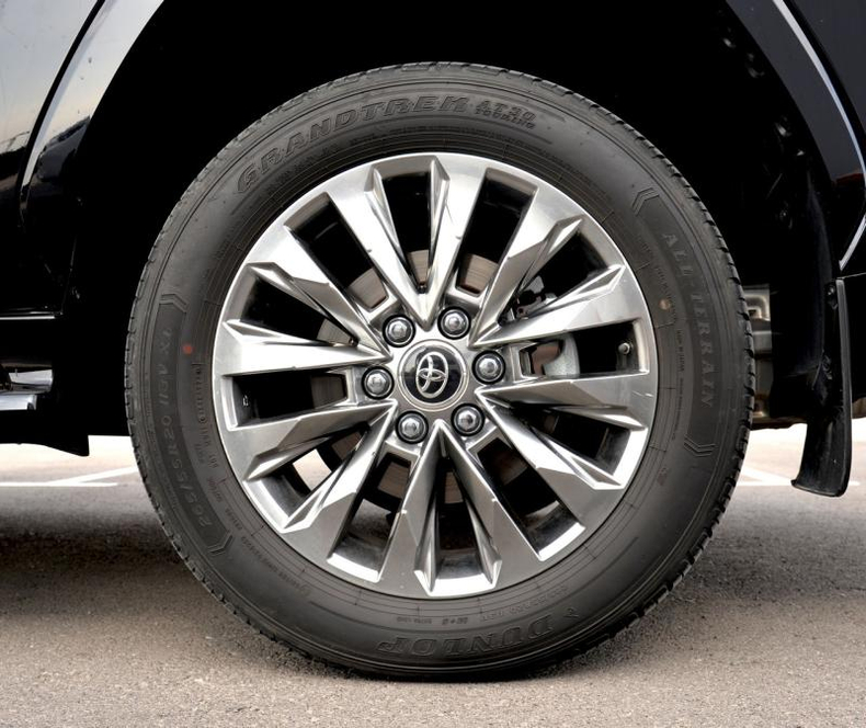 Toyota Land Cruiser 300 4.0 AT 4WD (275 л.с.) Люкс Автомобили с пробегом Шымкент  