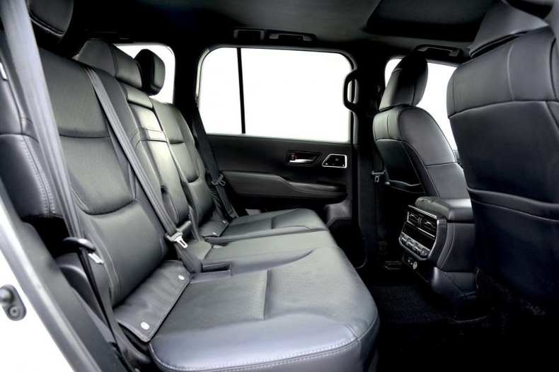 Toyota Land Cruiser 300 3.5 AT 4WD (415 л.с.) Премиум Автомобили с пробегом Шымкент  