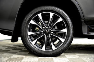 Lexus LX 5.7 AT 4WD (383 л.с.) 570 Black Vision II 5 м QB Автомобили с пробегом Шымкент  