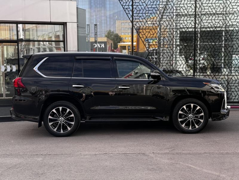 Lexus LX 570 5.7 AT (383 л.с.) 4WD Luxury 21+ <br>Тойота Центр Бишкек Бишкек