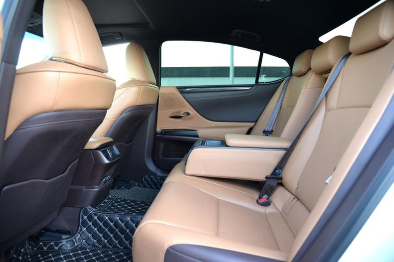 Lexus ES 2.5 AT FWD (200 л.с.) 250 Progressive 4B Автомобили с пробегом Шымкент  