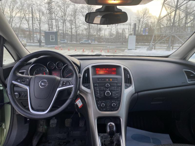 Opel Astra 1.4 Turbo MT (140 л. с.)