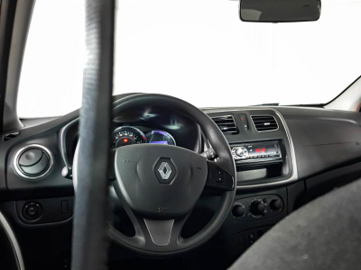 Renault Sandero Stepway 1.6 MT (82 л. с.)