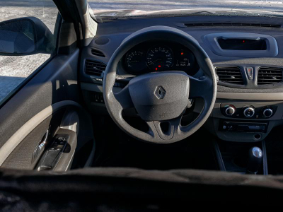 Renault Fluence 1.6 MT (110 л. с.)