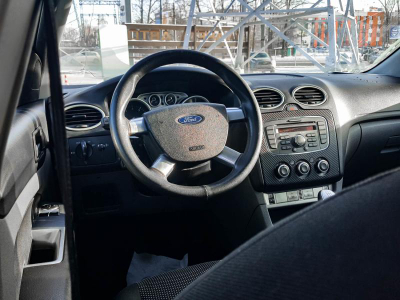Ford Focus 1.6 MT (100 л. с.)