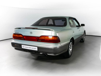 Toyota Vista 2.0 AT (140 л.с.)