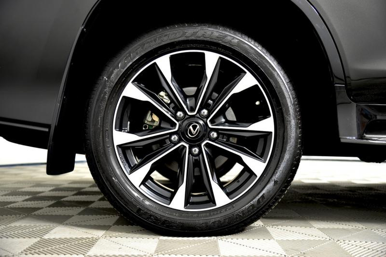 Lexus LX 5.7 AT 4WD (383 л.с.) 570 Black Vision II 5 м QB Автомобили с пробегом Шымкент  