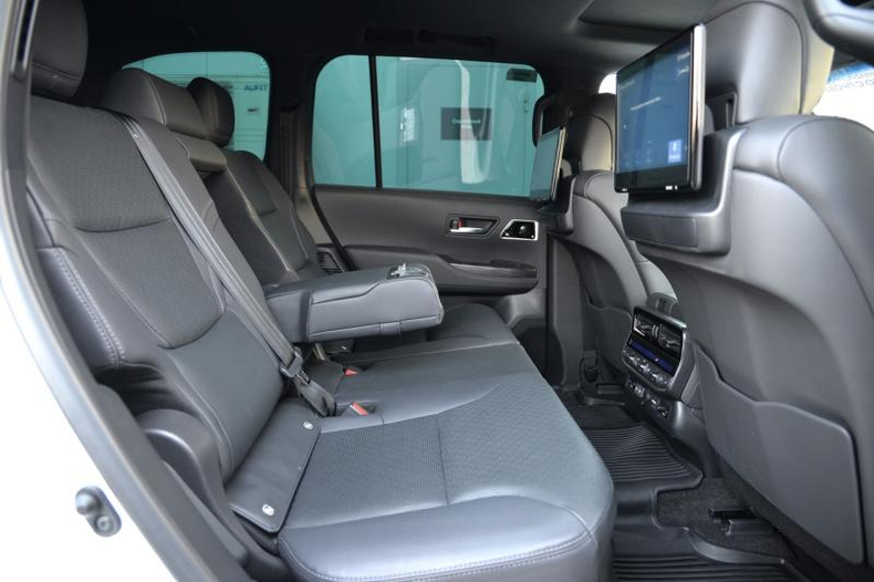 Toyota Land Cruiser 300 3.4 AT 4WD (415 л.с.) Премиум + Автомобили с пробегом Шымкент  