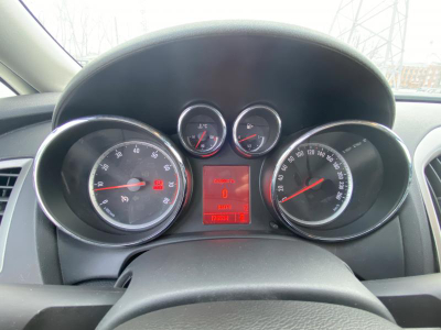 Opel Astra 1.4 Turbo MT (140 л. с.)